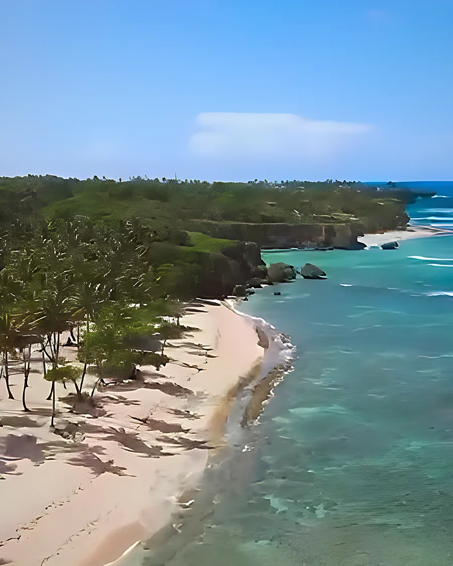 Playa abierta al Atlántico cerca de Río San Juan